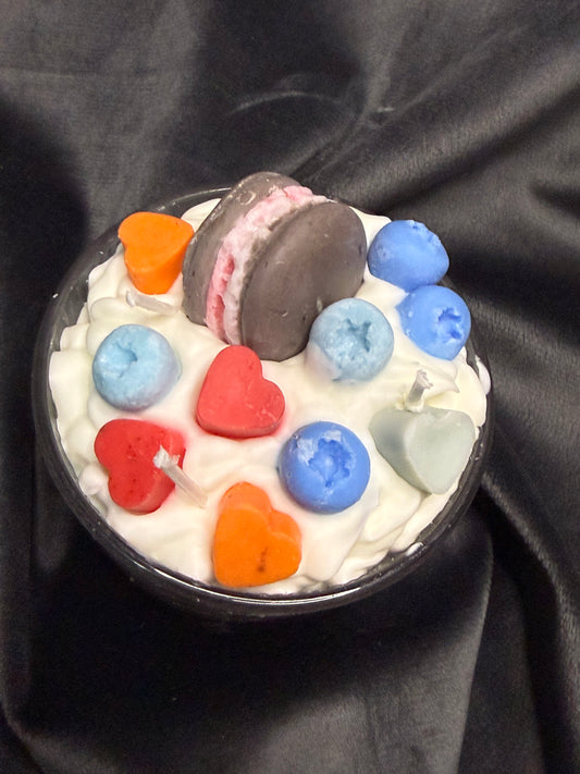 Süße Illusion: Beeren-Dessertkerze