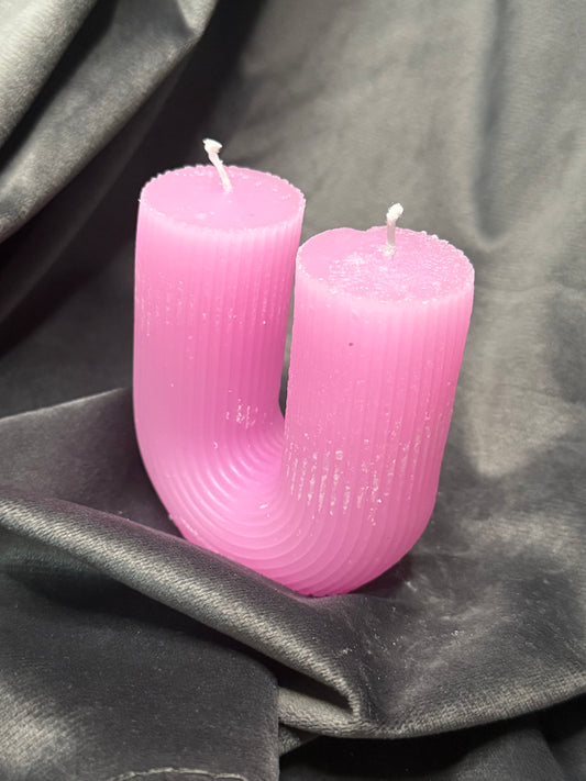 Geometrische Eleganz: U-Bogen-Kerze