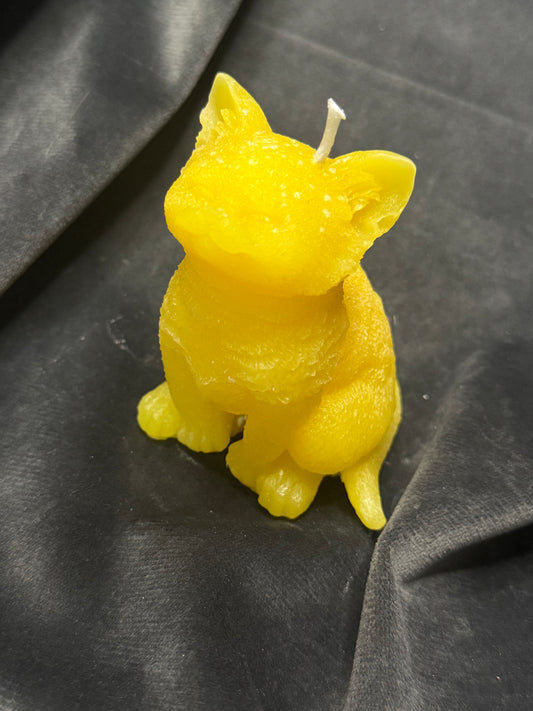 Süße Pfoten: Sitzende Katzenkerze